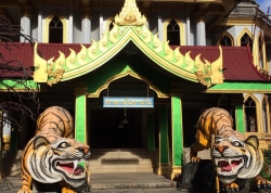 Tiger Cave Temple, największa atrakcja na wyspie Krabi | Charter.pl foto: Kasia Koj