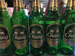 Nie samym ryżem człowiek żyje :) Najlepsze w Tajlandii to piwo Chang | Charter.pl foto: Basia
