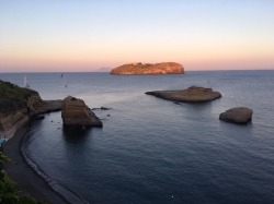 Na wyspie Ischia jest pięknie, ale Ponza czeka. Czas płynąć dalej | Charter.pl foto: Piotr Kowalski