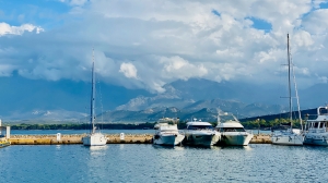 Port Calvi na Korsyce w całej okazałości | Charter.pl foto: Justyna & Bartek
