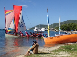 Wyścigi łodzi budzą duże zainteresowanie, nie tylko wśród turystów, ale wśród miejscowych również | Charter.pl foto: Katarzyna Kowalska