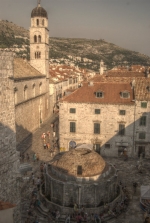 Dubrovnik - klasztor franciszkanów, fontanna św. Onufrego foto: Jola Szczepańska